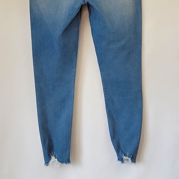 Lucky Brand Distressed Ava Crop Light Wash Size 6/28 - Picture 4 of 14